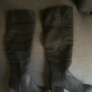 Sleek Black Heeled Boots for Women